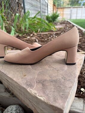Ann Marino Nude Blush Mid Block Heel Pumps